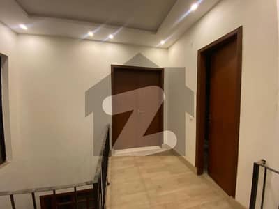 فضائیہ ہاؤسنگ سکیم فیز 1 فضائیہ ہاؤسنگ سکیم,لاہور میں 3 کمروں کا 1 کنال بالائی پورشن 1.0 لاکھ میں کرایہ پر دستیاب ہے۔