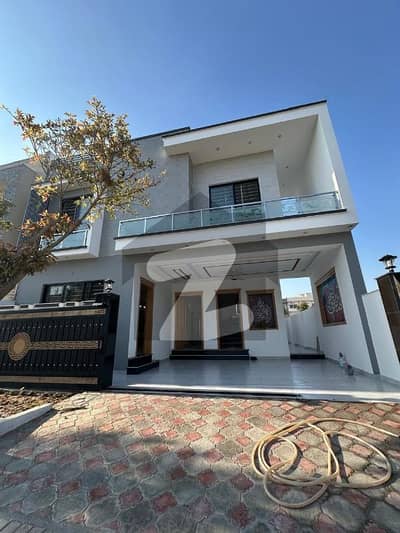 ٹاپ سٹی 1 اسلام آباد میں 6 کمروں کا 11 مرلہ مکان 4.5 کروڑ میں برائے فروخت۔