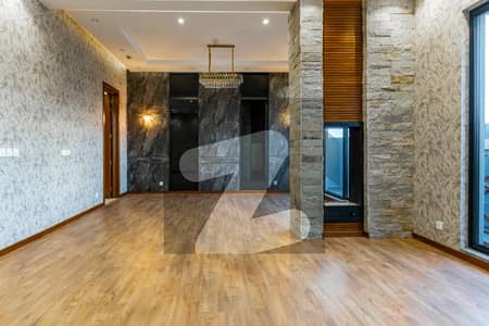 1600 Sqft Luxury 2 Bedroom Luxury Apartment for Rent in Gold Crest Mall