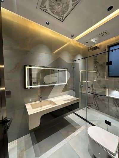 گلستانِِ جوہر ۔ بلاک 15 گلستانِ جوہر,کراچی میں 1 کنال دفتر 6.5 لاکھ میں کرایہ پر دستیاب ہے۔