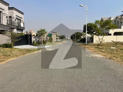 ڈی ایچ اے فیز 7 - بلاک یو فیز 7,ڈیفنس (ڈی ایچ اے),لاہور میں 10 مرلہ رہائشی پلاٹ 2.15 کروڑ میں برائے فروخت۔