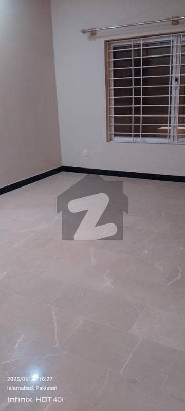 سوان گارڈن اسلام آباد میں 3 کمروں کا 1 کنال بالائی پورشن 75.0 ہزار میں کرایہ پر دستیاب ہے۔