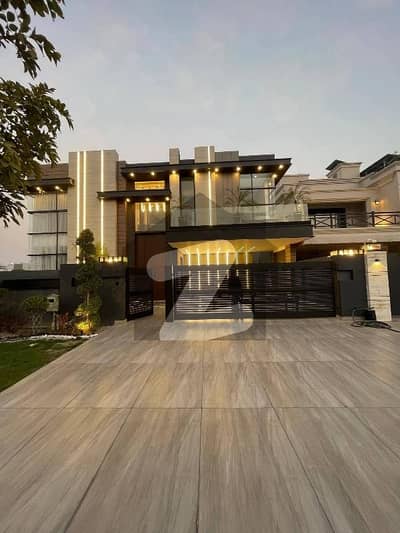 1 KANAL LUXURY UPPER PORTION AVAILABLE FOR RENT WITH 3 AC INCLUDE AND SERVANT QUARTER IS PRIME LOCATION DHA PHASE 5 BLOC-G LAHORE.