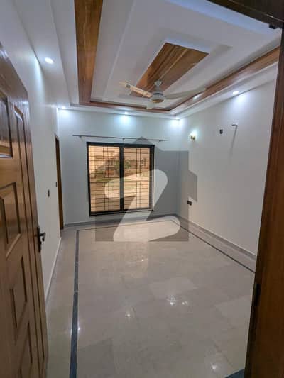 10 Marla New Condition Uper Portion