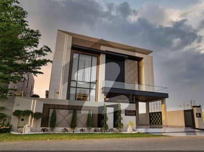 1 kanal luxurious bungalow located near dolmen mall available for rent in dha phase 6 Lahore