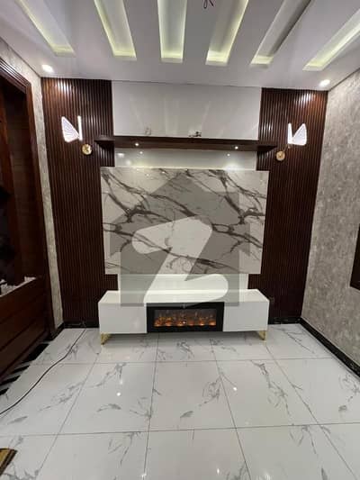 بحریہ ٹاؤن جناح بلاک بحریہ ٹاؤن سیکٹر ای,بحریہ ٹاؤن,لاہور میں 3 کمروں کا 5 مرلہ مکان 2.4 کروڑ میں برائے فروخت۔