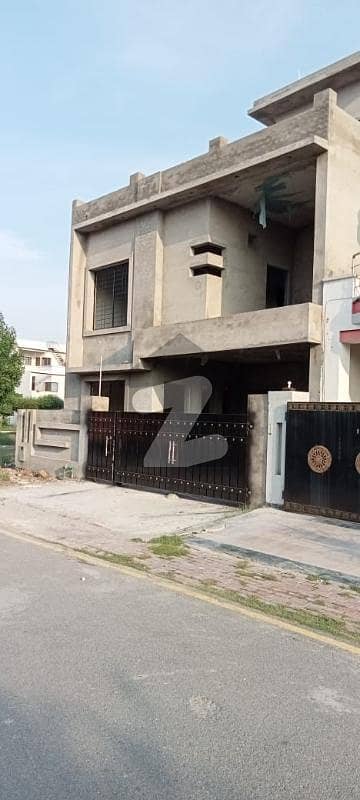 ڈریم گارڈنز ڈیفینس روڈ,لاہور میں 5 کمروں کا 8 مرلہ مکان 2.08 کروڑ میں برائے فروخت۔