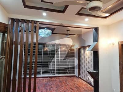 ڈی ایچ اے فیز 5 ڈیفنس (ڈی ایچ اے),لاہور میں 4 کمروں کا 10 مرلہ مکان 2.0 لاکھ میں کرایہ پر دستیاب ہے۔