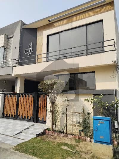 ڈی ایچ اے 9 ٹاؤن ڈیفنس (ڈی ایچ اے),لاہور میں 3 کمروں کا 5 مرلہ مکان 90.0 ہزار میں کرایہ پر دستیاب ہے۔