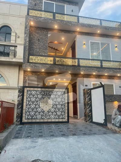 ایم پی سی ایچ ایس ۔ بلاک ایف ایم پی سی ایچ ایس ۔ ملٹی گارڈنز,بی ۔ 17,اسلام آباد میں 4 کمروں کا 5 مرلہ مکان 2.0 کروڑ میں برائے فروخت۔