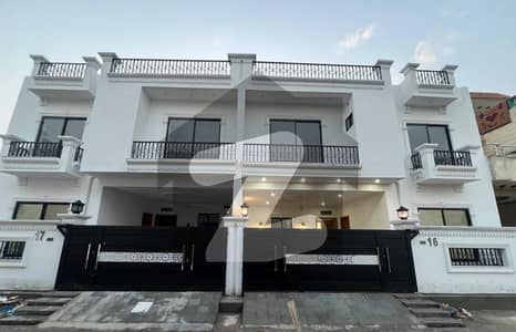 بنی گالہ اسلام آباد میں 7 کمروں کا 8 مرلہ مکان 3.75 کروڑ میں برائے فروخت۔ بنی گالہ اسلام آباد میں 7 کمروں کا 8 مرلہ مکان 3.75 کروڑ میں برائے فروخت۔