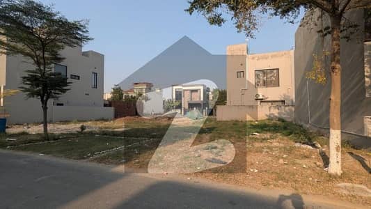 Near To Park And Mosque 10 Marla Phase 8 Ivy Green Z3