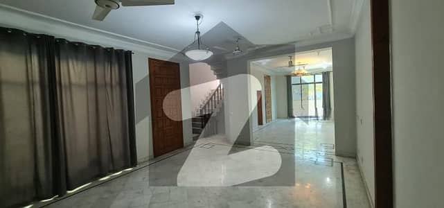 F-11/3: 500 Yards House With Handsome Basement, 7 Bedrooms, Sun Facing, Double Road, Price 23 Crores