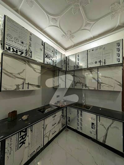 نیا ناظم آباد کراچی میں 4 کمروں کا 5 مرلہ مکان 1.35 لاکھ میں کرایہ پر دستیاب ہے۔