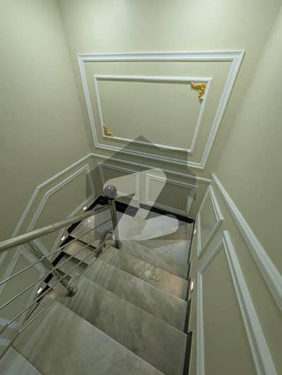 نیا ناظم آباد کراچی میں 3 کمروں کا 10 مرلہ بالائی پورشن 1.25 لاکھ میں کرایہ پر دستیاب ہے۔