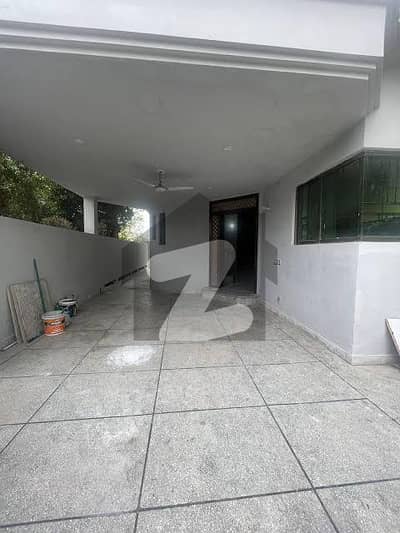 10 Marla Floor Available For Rent