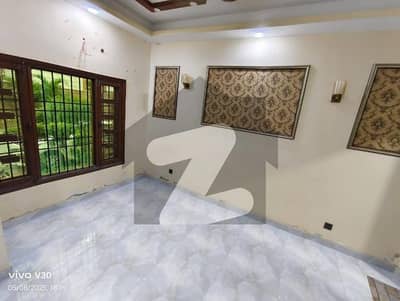 ڈی ایچ اے فیز 8 ڈی ایچ اے ڈیفینس,کراچی میں 4 کمروں کا 5 مرلہ مکان 2.0 لاکھ میں کرایہ پر دستیاب ہے۔