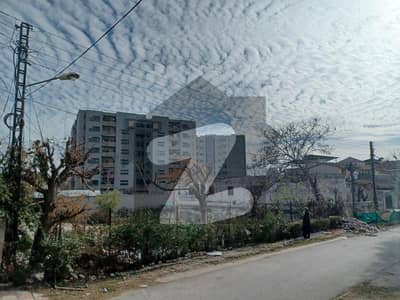 چکلالہ سکیم 2 چکلالہ سکیم,راولپنڈی میں 1 کنال رہائشی پلاٹ 4.25 کروڑ میں برائے فروخت۔