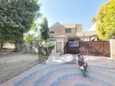 ڈی ایچ اے فیز 5 ڈیفنس (ڈی ایچ اے),لاہور میں 5 کمروں کا 1 کنال مکان 2.9 لاکھ میں کرایہ پر دستیاب ہے۔