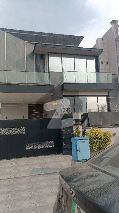 ڈی ایچ اے فیز 7 ڈیفنس (ڈی ایچ اے),لاہور میں 4 کمروں کا 10 مرلہ مکان 4.15 کروڑ میں برائے فروخت۔