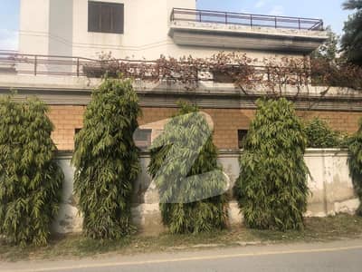Gulberg 2 Kanal Old House Is Available For Sale Gulberg 2 Kanal Old House Is Available For Sale
