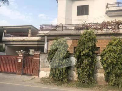 Gulberg 2 Kanal Old House At Link Mm Alam Road Is Available For Sale