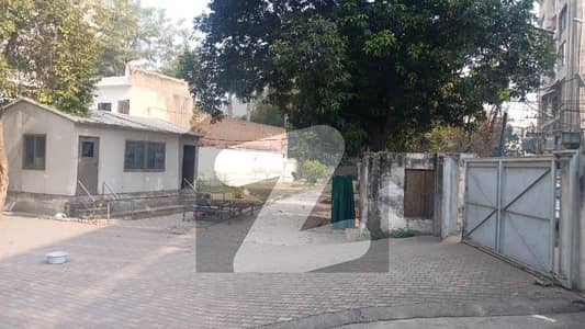 Gulberg 2 Kanal old house at link Mm Alam Rd Is Available For Sale
