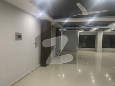 بحریہ ٹاؤن فیز 7 بحریہ ٹاؤن راولپنڈی,راولپنڈی میں 5 مرلہ دفتر 1.1 لاکھ میں کرایہ پر دستیاب ہے۔