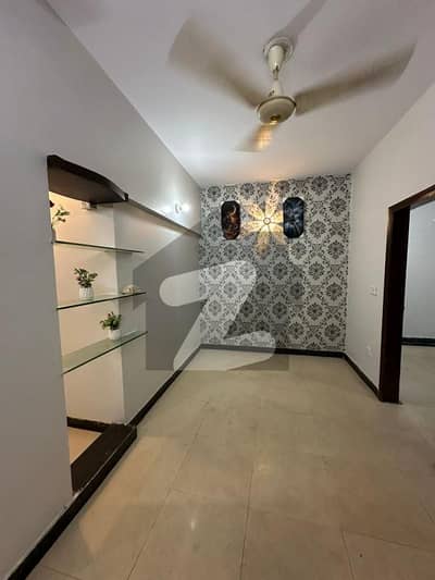 ڈی ایچ اے فیز 5 ڈی ایچ اے ڈیفینس,کراچی میں 3 کمروں کا 4 مرلہ فلیٹ 1.35 کروڑ میں برائے فروخت۔