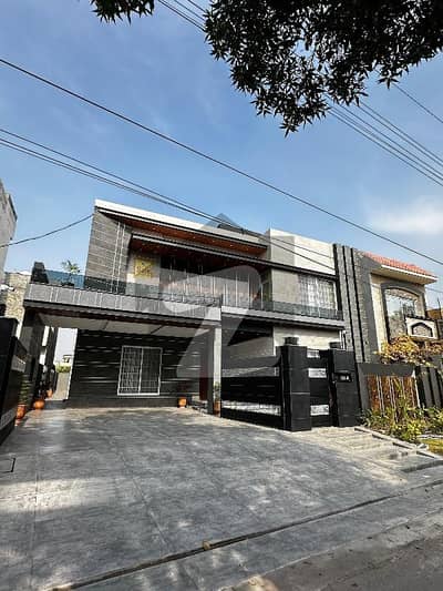 21 MARLA BRAND NEW FACING PARK HOUSE FOR SALE IN NASHEMAN IQBAL PHASE 2 COLLEGE ROAD LAHORE