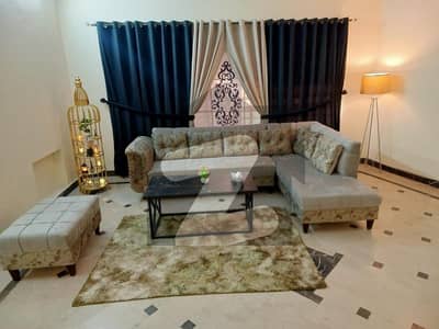 پی ڈبلیو ڈی ہاؤسنگ سکیم اسلام آباد میں 10 کمروں کا 1 کنال مکان 8.0 لاکھ میں کرایہ پر دستیاب ہے۔