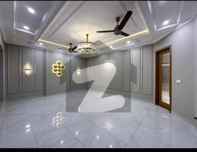 1 Kanal House Available Double Unite With Gas