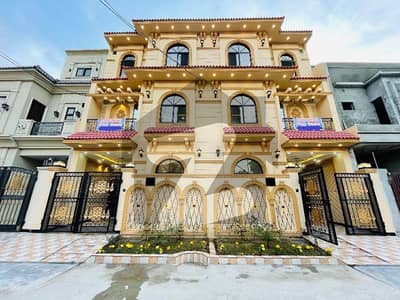 On Excellent Location Bismillah Housing Scheme House For sale Sized 675 Square Feet