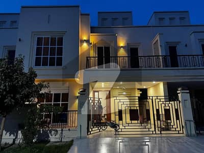 رائل آرچرڈ ملتان پبلک سکول روڈ,ملتان میں 5 کمروں کا 8 مرلہ مکان 2.8 کروڑ میں برائے فروخت۔