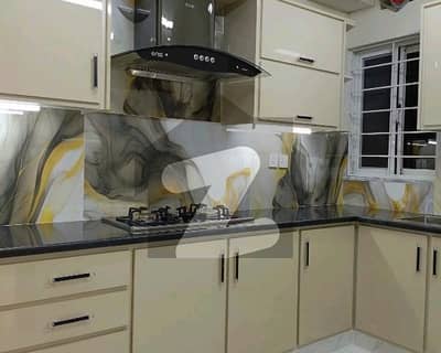 ڈی ۔ 12 اسلام آباد میں 5 کمروں کا 8 مرلہ مکان 9.0 کروڑ میں برائے فروخت۔