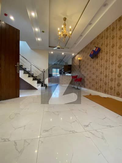 ڈی ایچ اے 9 ٹاؤن ڈیفنس (ڈی ایچ اے),لاہور میں 4 کمروں کا 5 مرلہ مکان 1.0 لاکھ میں کرایہ پر دستیاب ہے۔