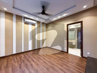 1 KANAL DESIGNER BUNGALOW FOR SALE LOCATION IN PHASE 7