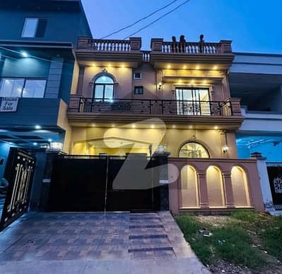 Investors Should sale This House Located Ideally In Nasheman-e-Iqbal
