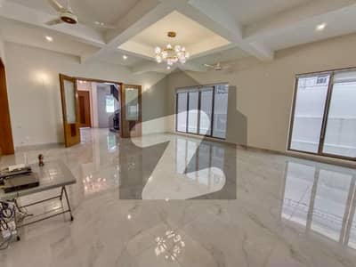 ایف ۔ 6 اسلام آباد میں 6 کمروں کا 1 کنال مکان 14.0 لاکھ میں کرایہ پر دستیاب ہے۔