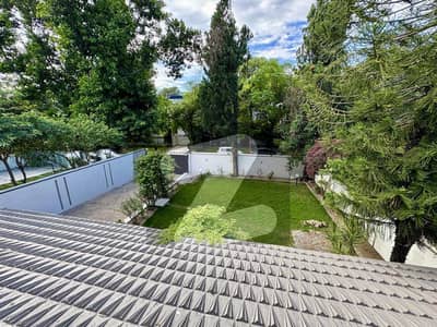 ایف ۔ 6 اسلام آباد میں 5 کمروں کا 2 کنال مکان 7.5 لاکھ میں کرایہ پر دستیاب ہے۔