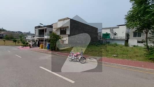 بحریہ ٹاؤن ۔ سوِک سینٹر بحریہ ٹاؤن فیز 4,بحریہ ٹاؤن راولپنڈی,راولپنڈی میں 10 مرلہ کمرشل پلاٹ 15.0 کروڑ میں برائے فروخت۔