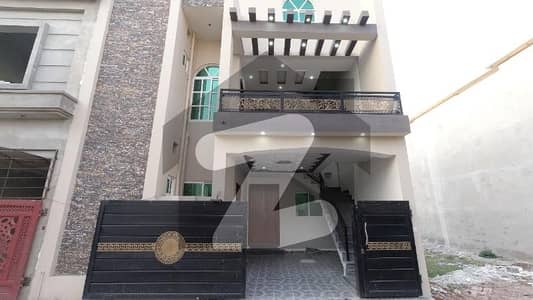 بنی گالہ اسلام آباد میں 4 کمروں کا 5 مرلہ مکان 1.8 کروڑ میں برائے فروخت۔