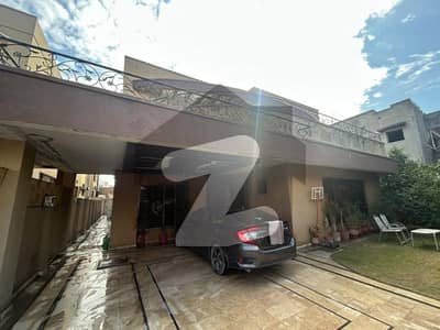 1 KANAL HOUSE IS AVAILABLE FOR SALE