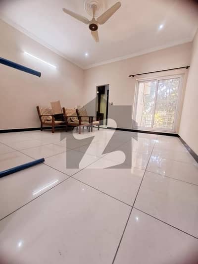 بنی گالہ اسلام آباد میں 5 کمروں کا 1 کنال مکان 5.0 کروڑ میں برائے فروخت۔