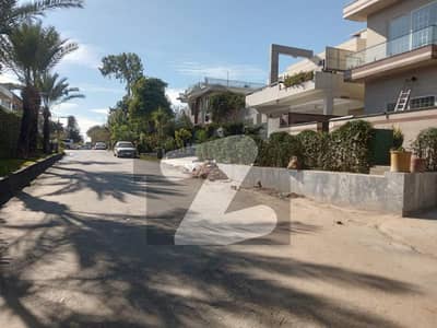 آئی ۔ 8 اسلام آباد میں 9 کمروں کا 1 کنال مکان 25.0 کروڑ میں برائے فروخت۔