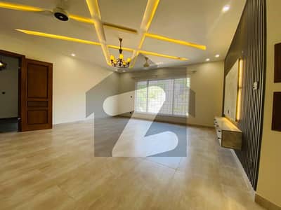 1 KANAL HOUSE IS AVAILABLE FOR SALE