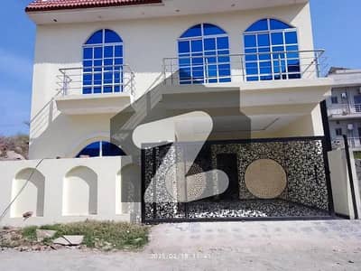 بنی گالہ اسلام آباد میں 4 کمروں کا 8 مرلہ مکان 2.2 کروڑ میں برائے فروخت۔