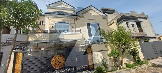 بنی گالہ اسلام آباد میں 4 کمروں کا 10 مرلہ مکان 4.7 کروڑ میں برائے فروخت۔