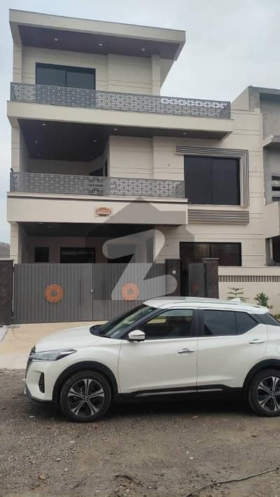 ایم پی سی ایچ ایس - بلاک ای ایم پی سی ایچ ایس ۔ ملٹی گارڈنز,بی ۔ 17,اسلام آباد میں 4 کمروں کا 8 مرلہ مکان 3.3 کروڑ میں برائے فروخت۔