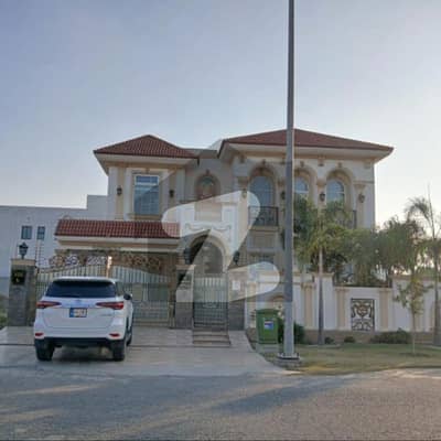 ڈی ایچ اے فیز 6 - بلاک ایل فیز 6,ڈیفنس (ڈی ایچ اے),لاہور میں 5 کمروں کا 1 کنال مکان 12.95 کروڑ میں برائے فروخت۔